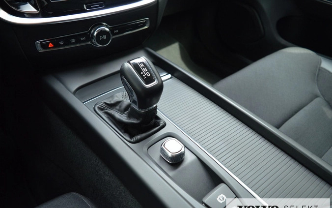 Volvo V60 cena 109900 przebieg: 129400, rok produkcji 2019 z Poznań małe 326